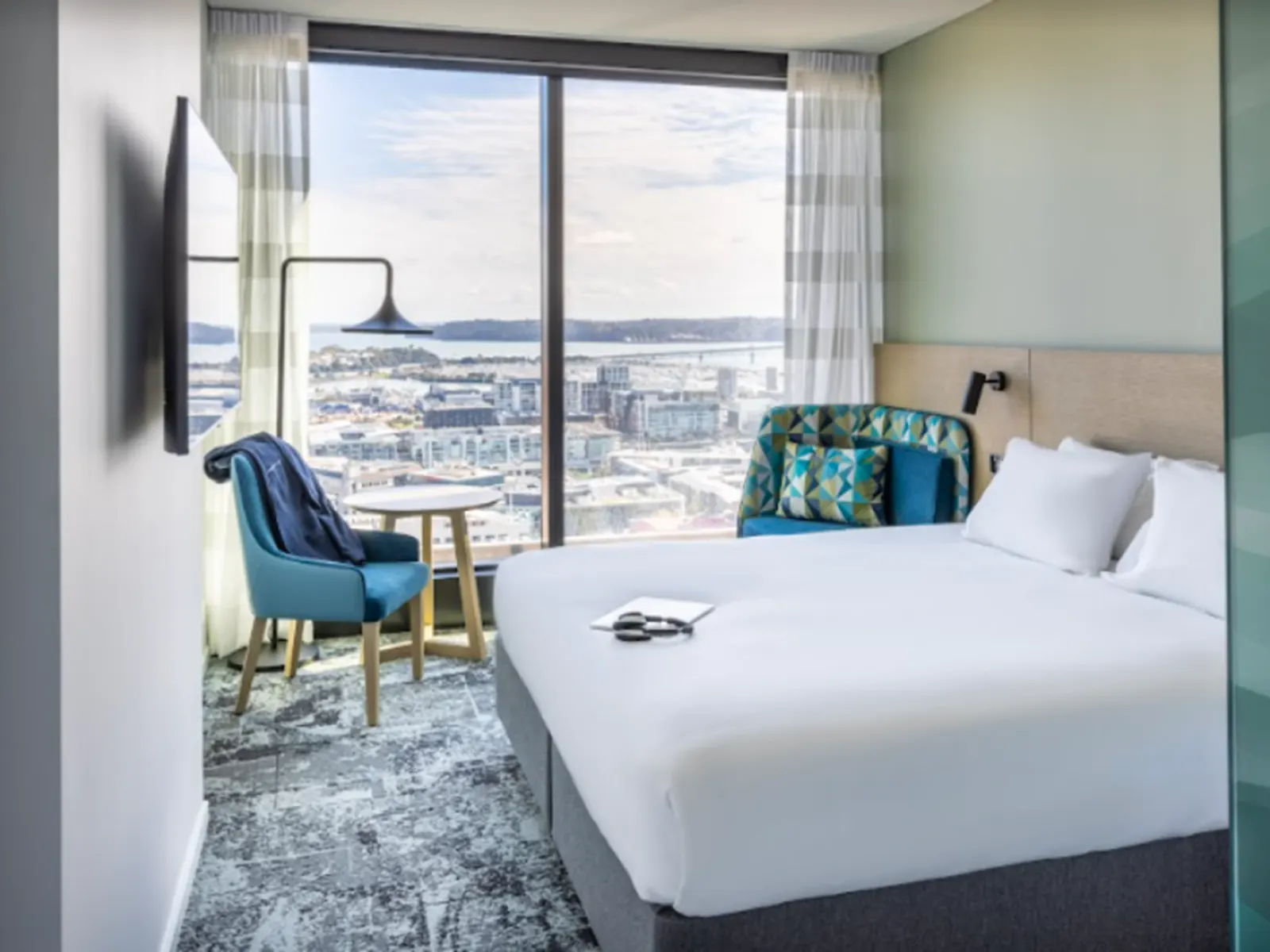 Holiday inn express auckland 06