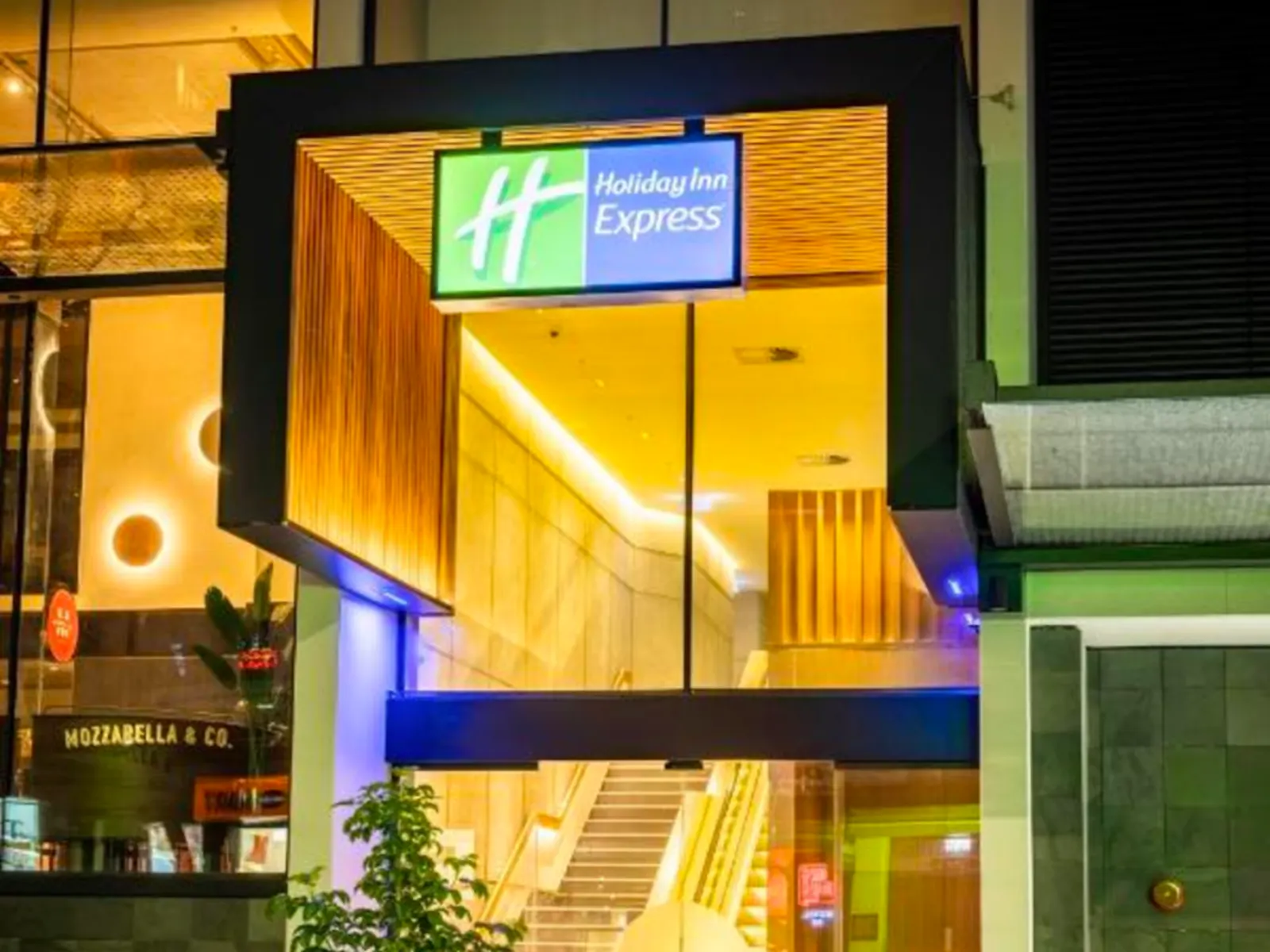 Holiday inn express auckland 07