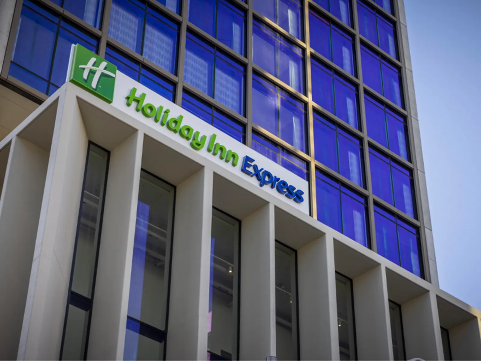 Holiday inn express auckland 12