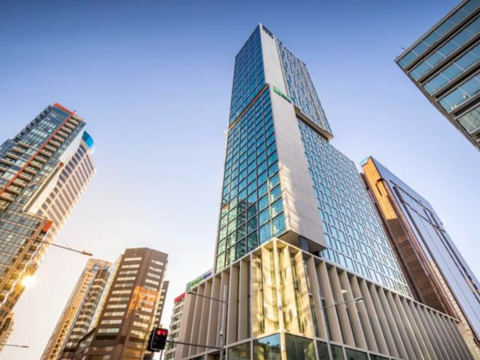 Holiday inn express auckland 13