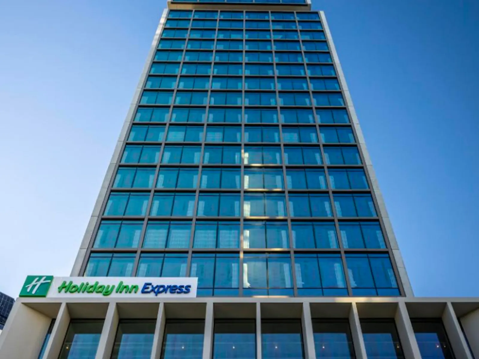 Holiday inn express auckland 16