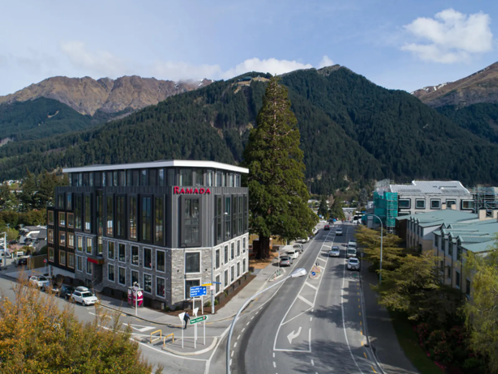 Ramada queenstown central 01