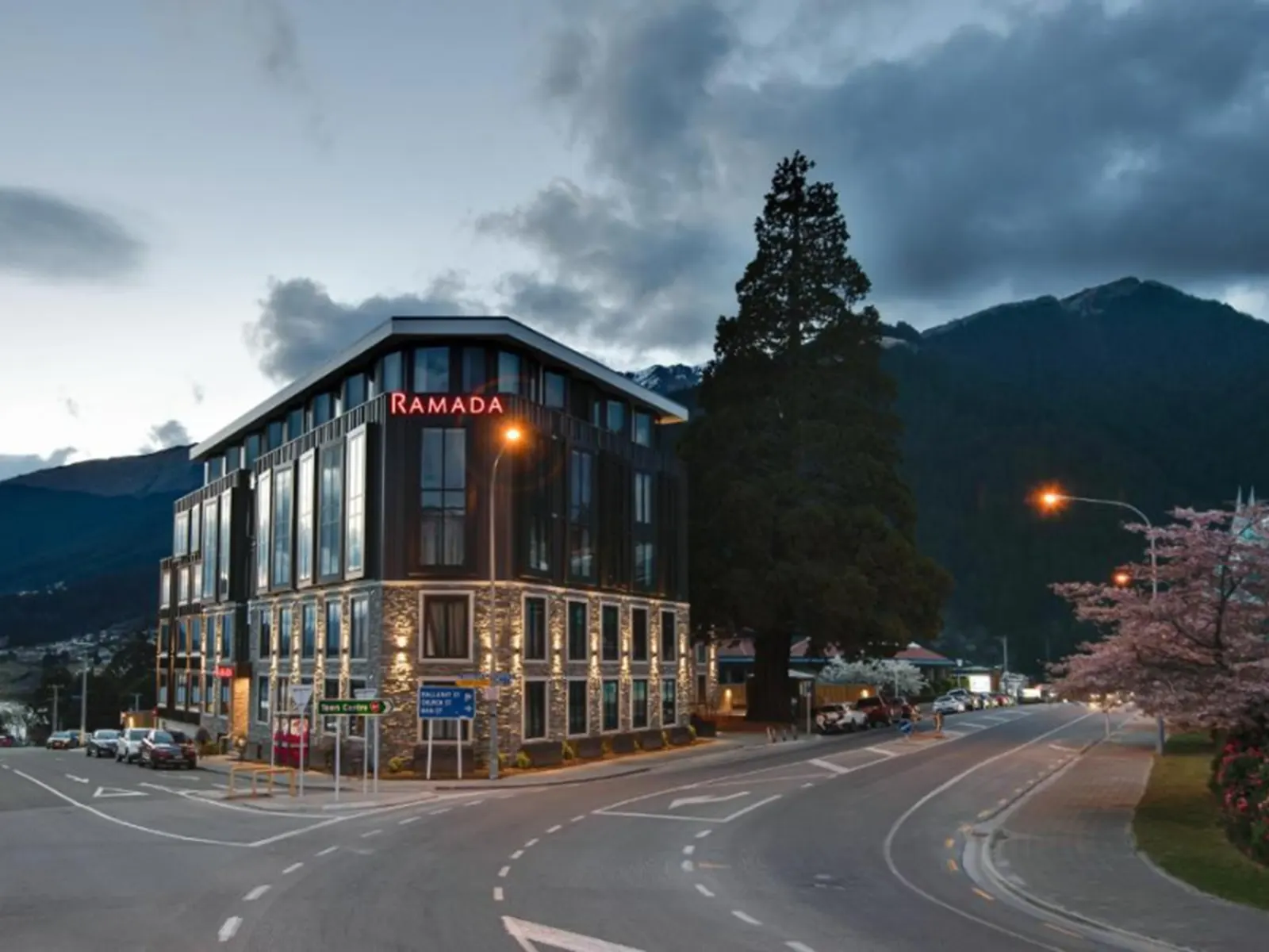 Ramada queenstown central 02