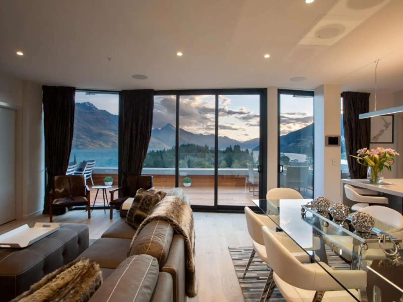 Ramada queenstown central 08