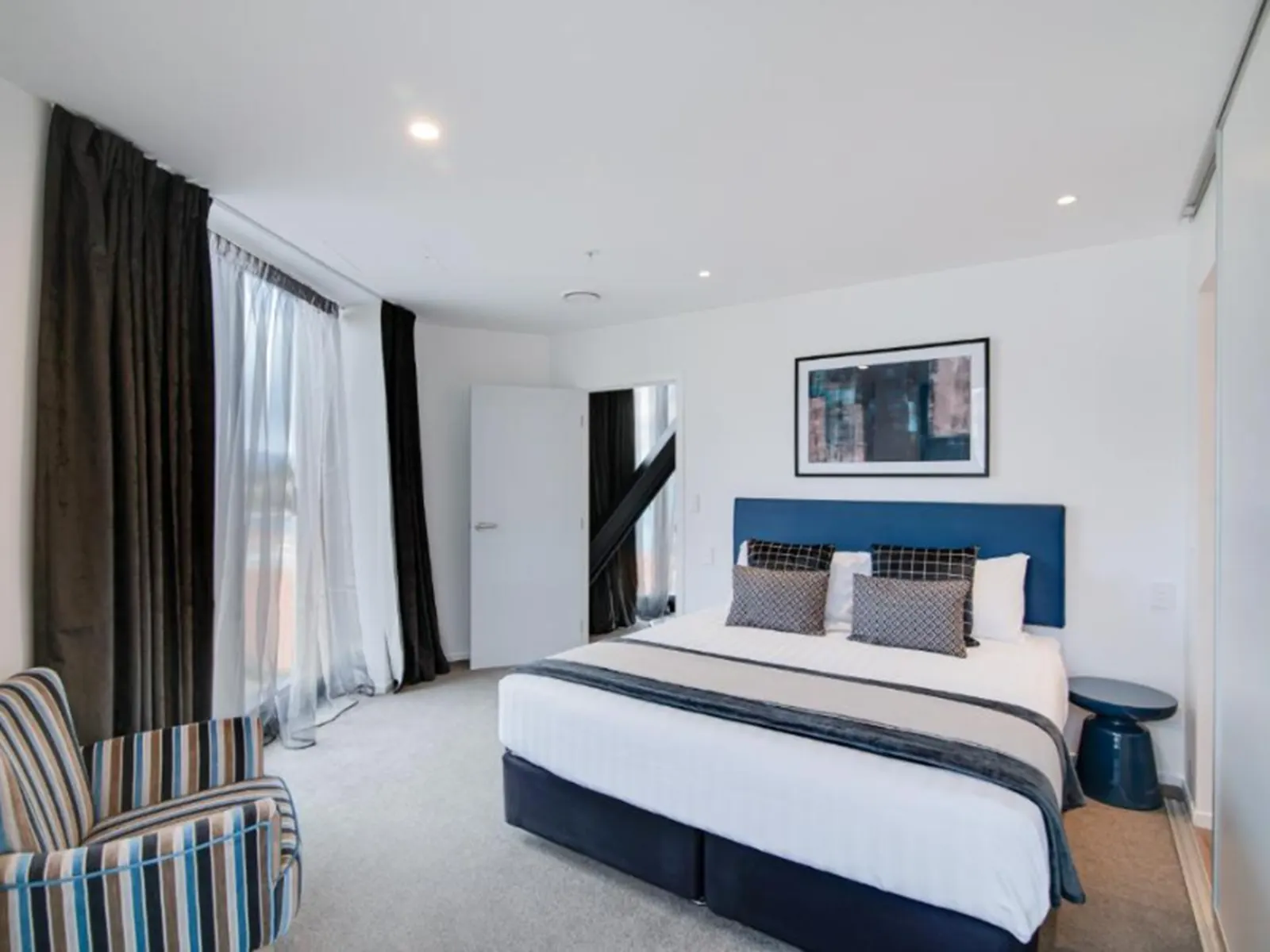 Ramada queenstown central 11