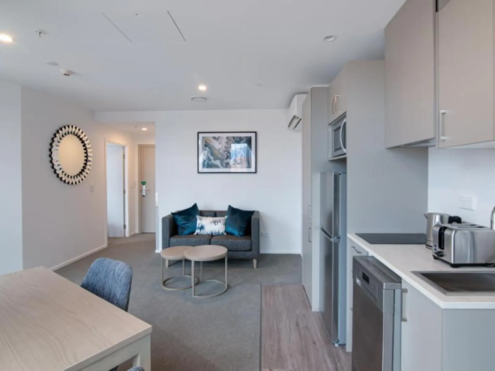Ramada queenstown central 13