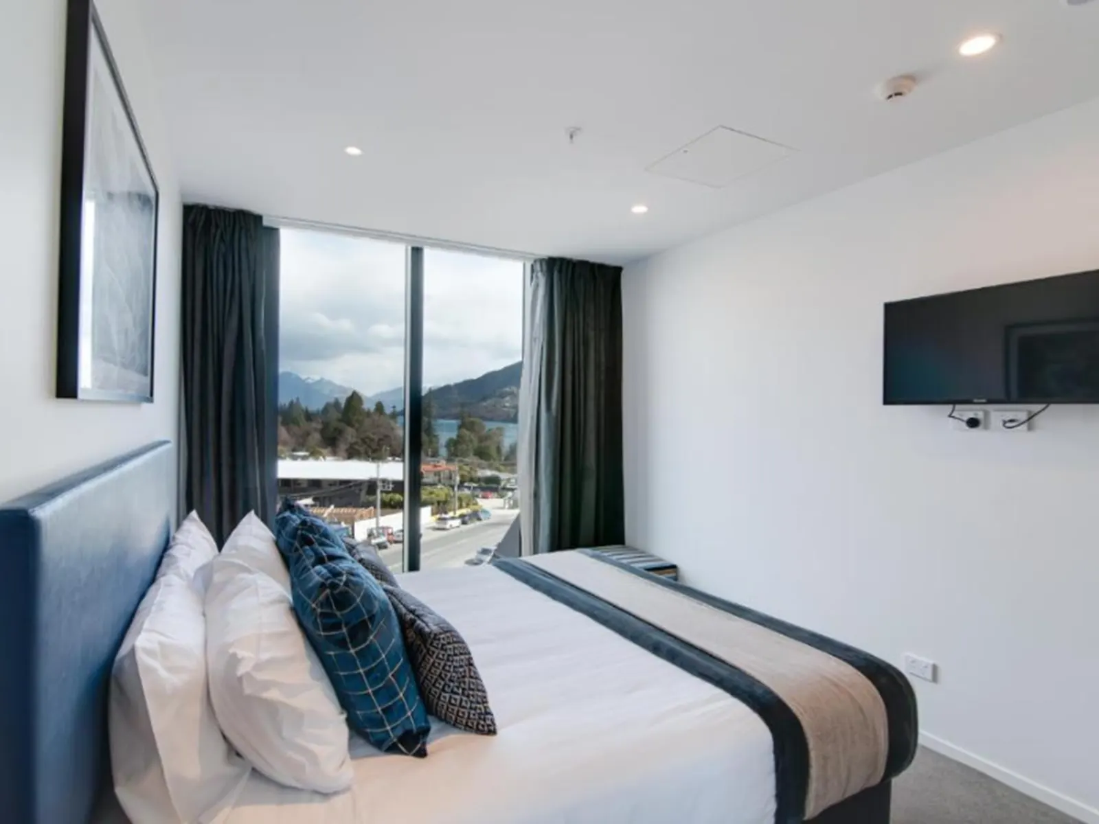 Ramada queenstown central 14